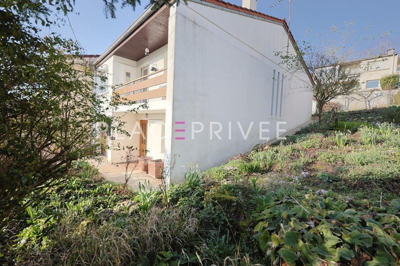 Maison - 102 m² - 5 pièces