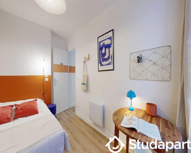 Chambre - 140 m² - 1 pièce