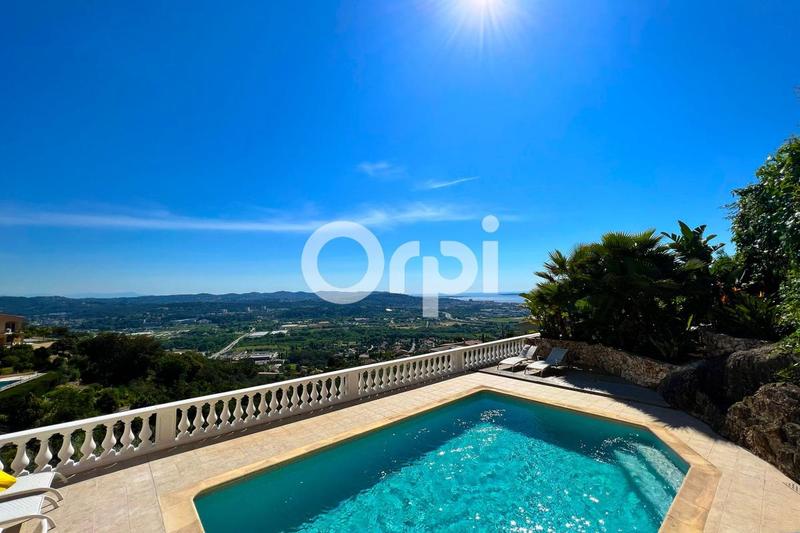 Maison - 240 m² - 8 pièces