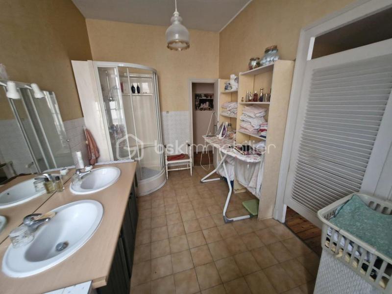 Maison traditionnelle - 163 m² - 6 pièces