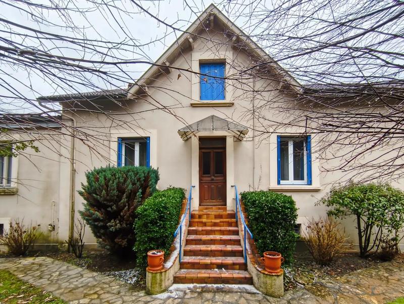 Maison - 237 m² - 10 pièces