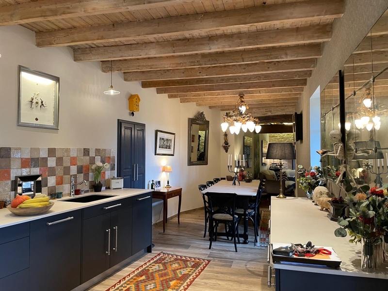 Maison - 201 m² - 8 pièces