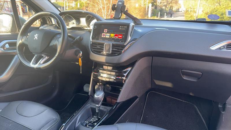 Peugeot 2008 1.2 PureTech 110 Eat6 Signature