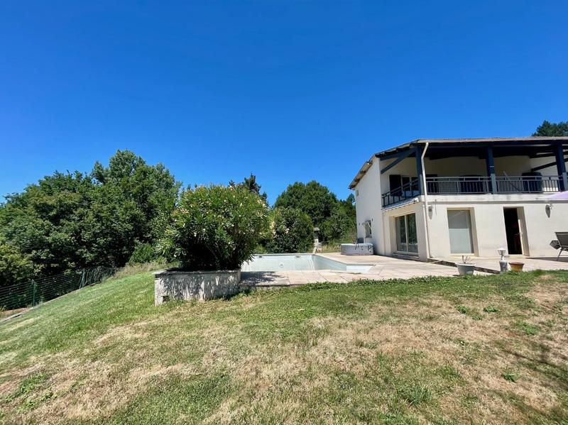 Maison - 165 m² - 6 pièces