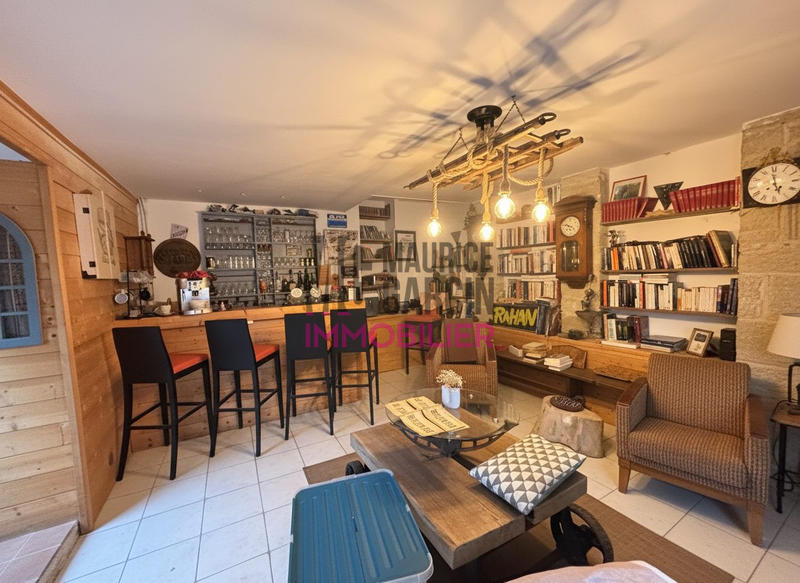 Mas - 285 m² - 11 pièces