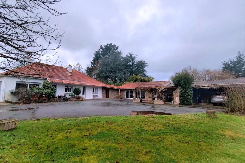 Propriété - 165 m² - 6 pièces