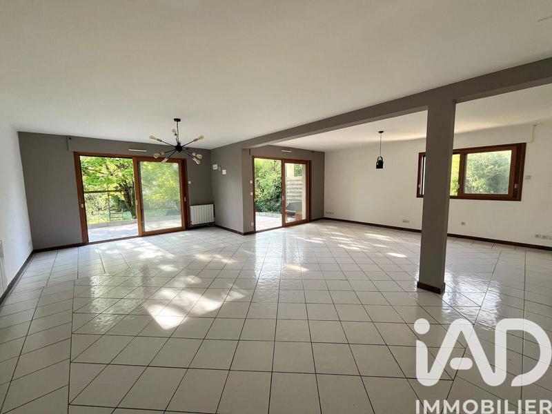 Maison - 246 m² - 9 pièces