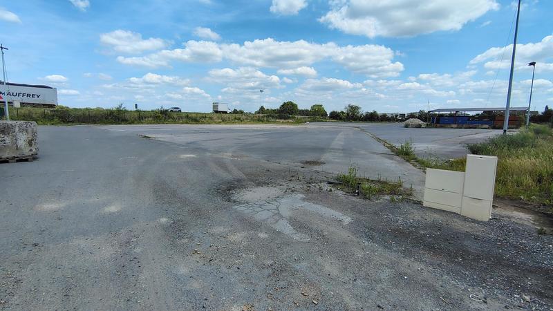 Terrain industriel - 8 777 m²