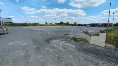 Terrain industriel - 8 777 m²