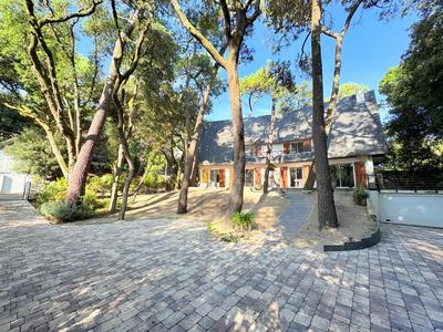 Maison - 201 m² - 8 pièces