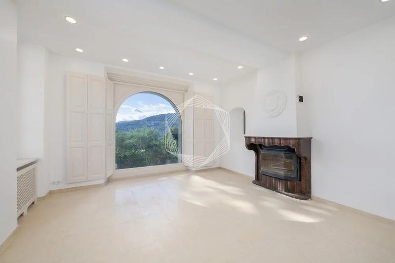 Appartement - 259 m² - 9 pièces