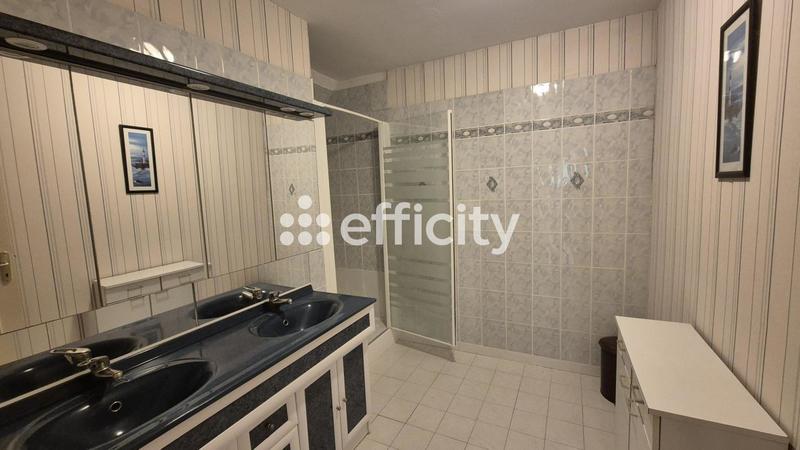 Maison - 200 m² - 8 pièces