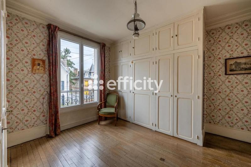 Maison - 210 m² - 9 pièces