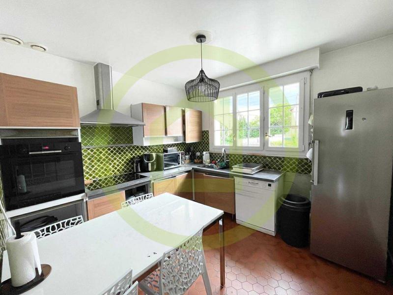 Maison - 230 m² - 6 pièces