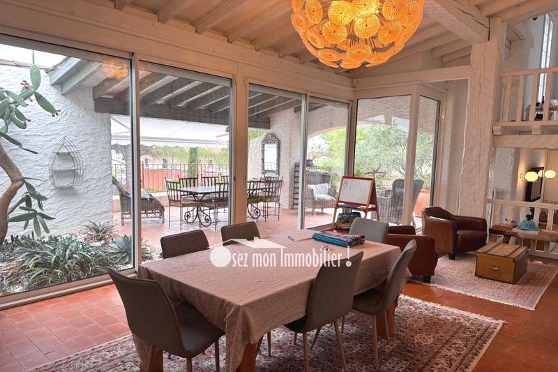 Maison - 220 m² - 7 pièces