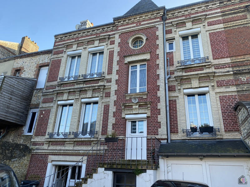 Maison - 194 m² - 10 pièces