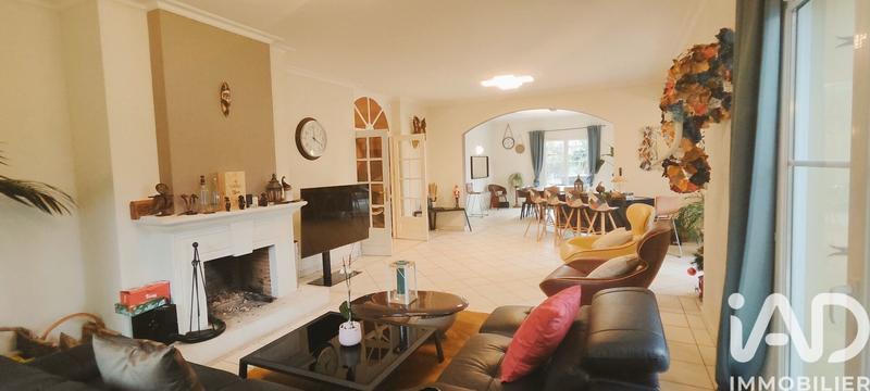 Maison - 259 m² - 8 pièces