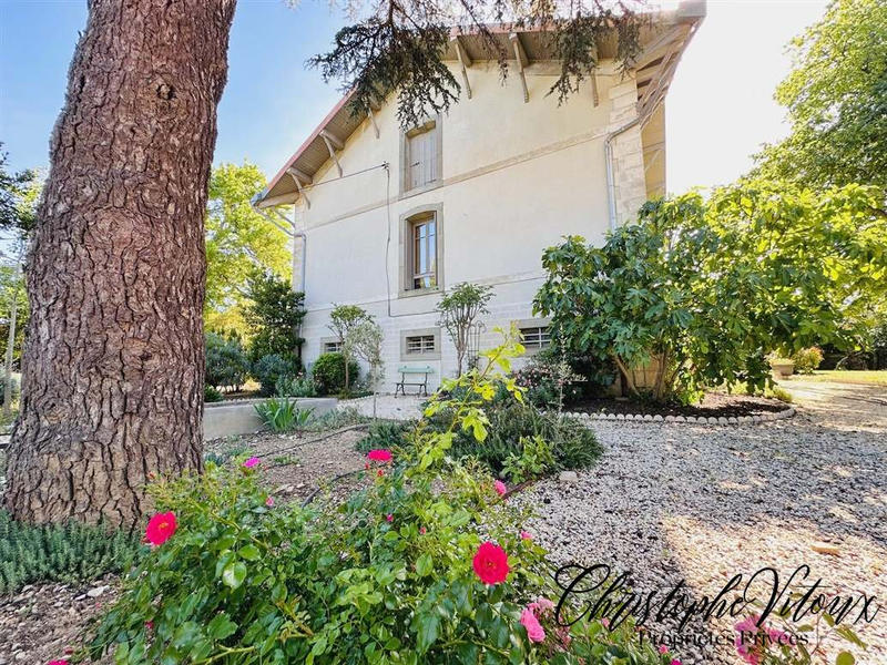 Propriété - 240 m² - 7 pièces