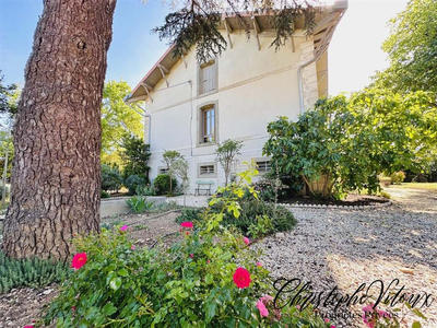 Propriété - 240 m² - 7 pièces