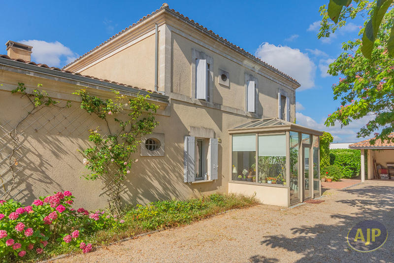Maison - 268 m² - 8 pièces