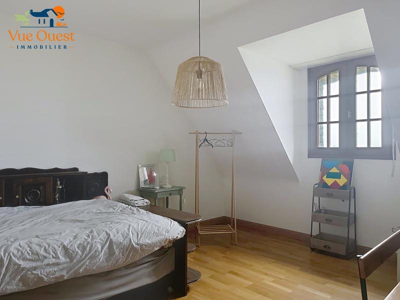 Maison traditionnelle - 147 m² - 8 pièces