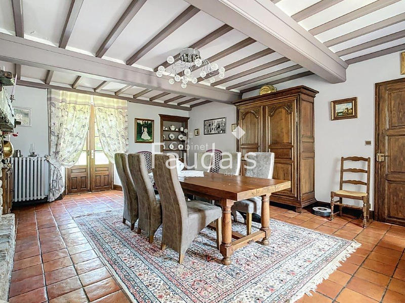 Propriété - 300 m² - 25 pièces