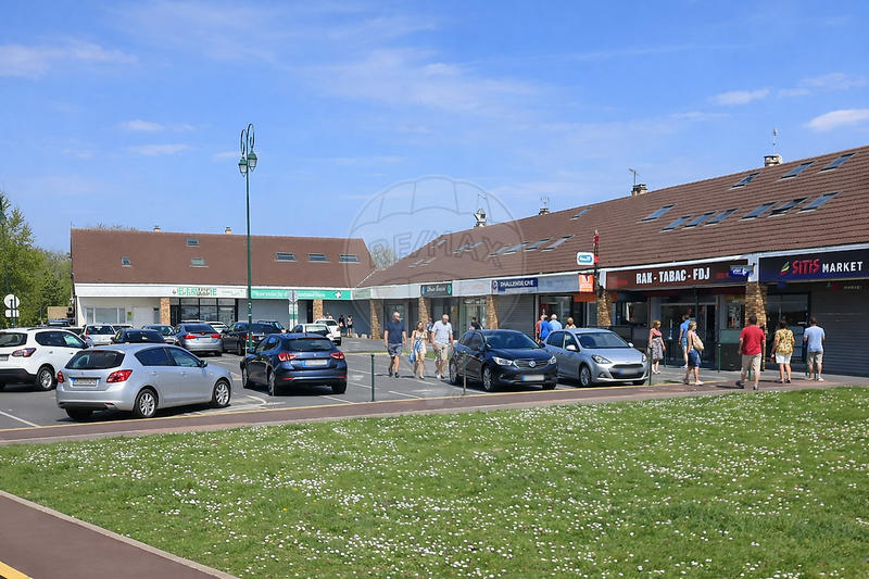 Local commercial - 85 m² - 4 pièces