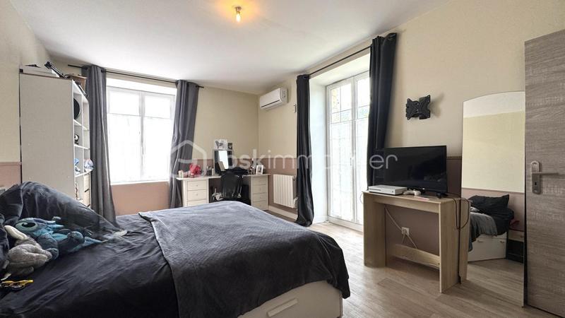 Corps de ferme - 200 m² - 8 pièces