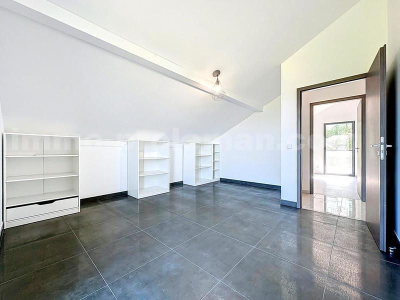 Maison - 280 m² - 8 pièces