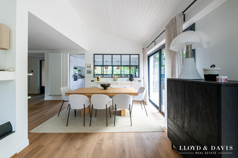 Maison - 250 m² - 8 pièces