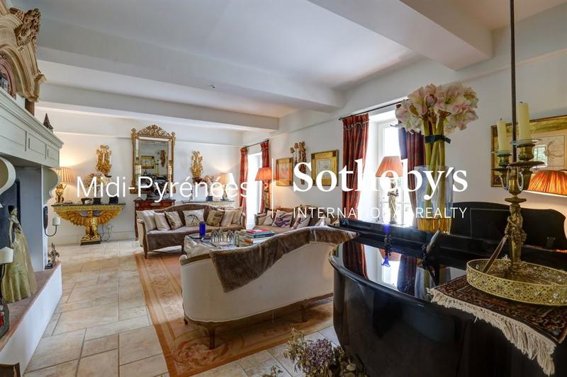 Maison de maîtres - 728 m² - 18 pièces