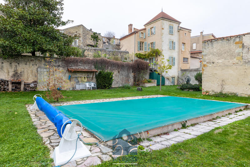 Propriété - 204 m² - 7 pièces