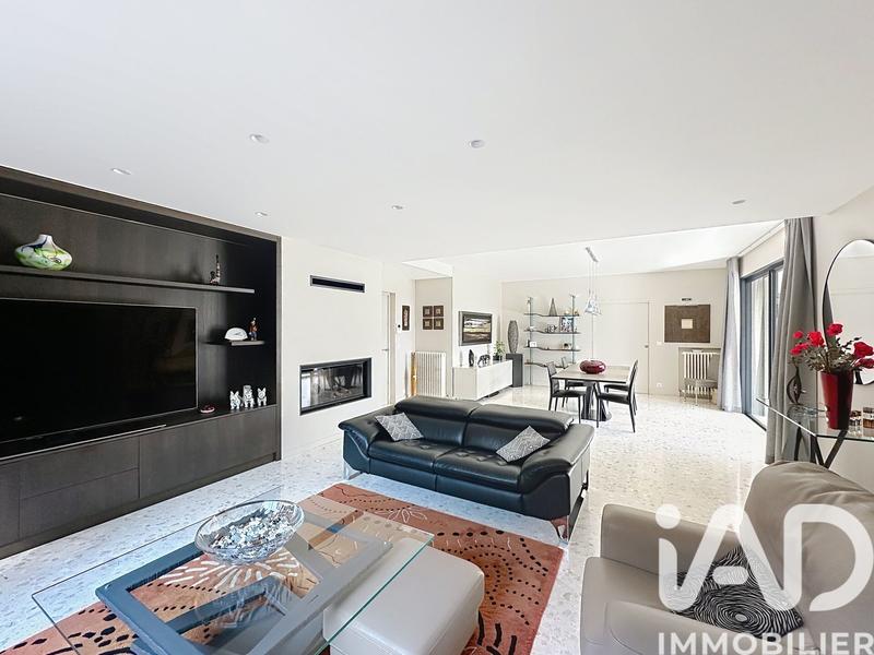 Maison - 280 m² - 10 pièces