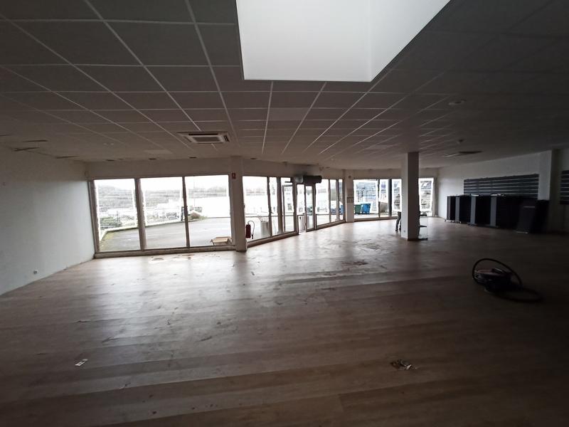 Local commercial - 325 m²
