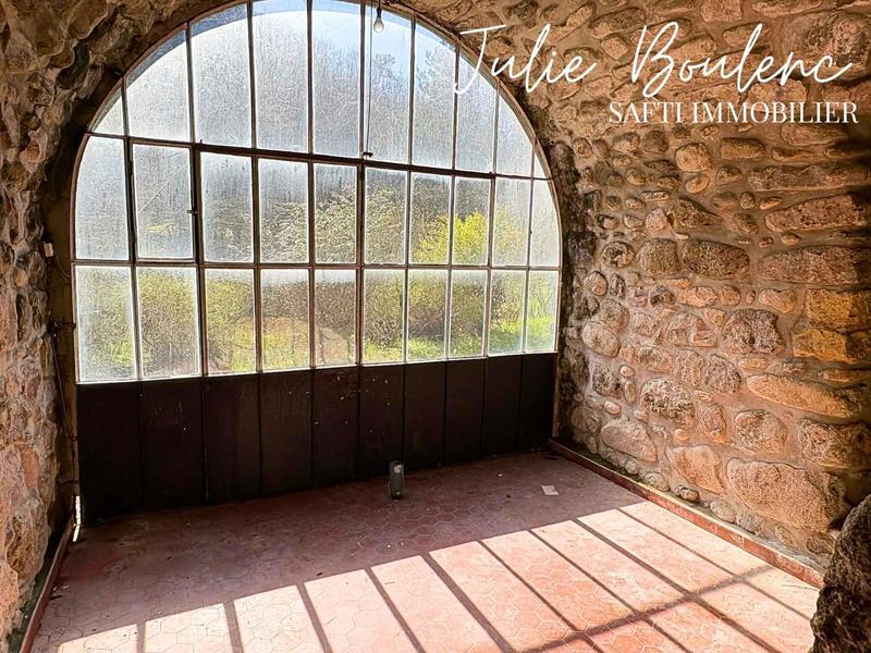 Maison - 341 m² - 12 pièces