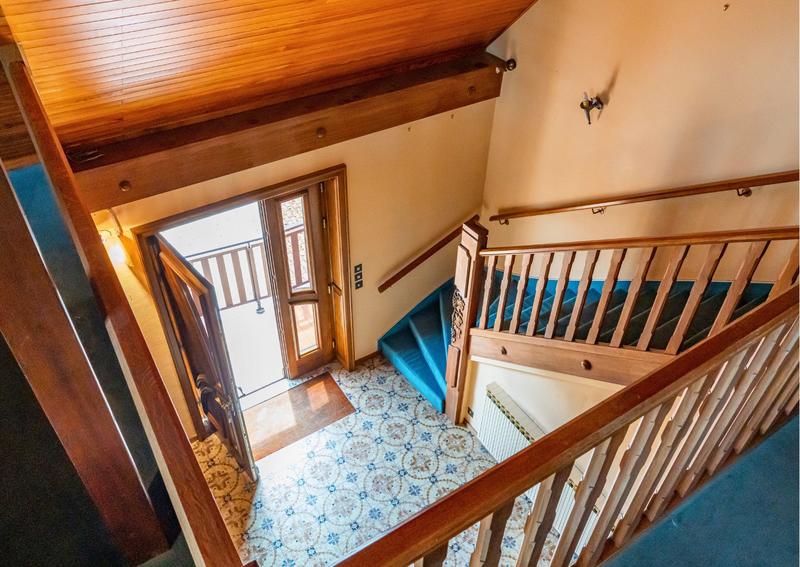 Villa - 303 m² - 8 pièces