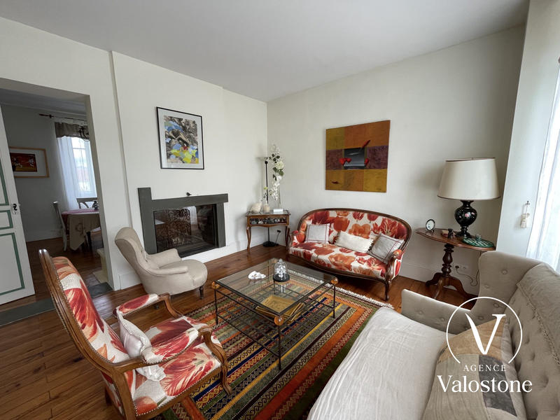 Maison traditionnelle - 285 m² - 10 pièces