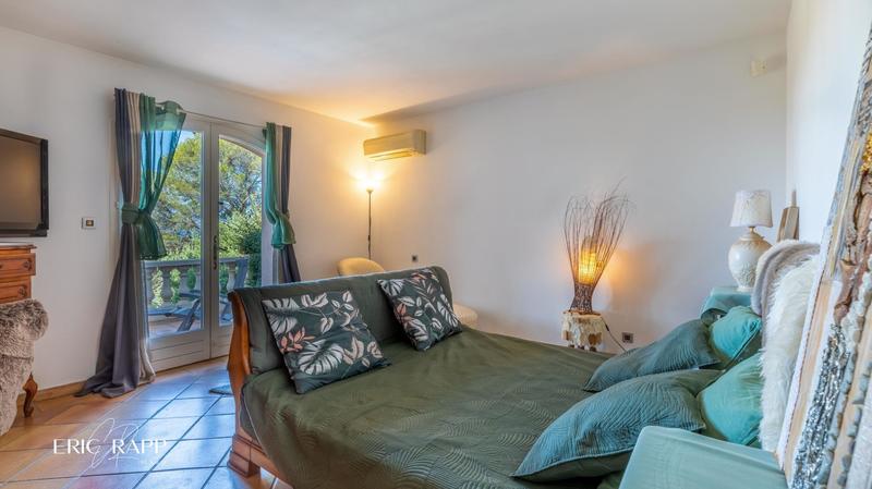 Maison - 222 m² - 7 pièces