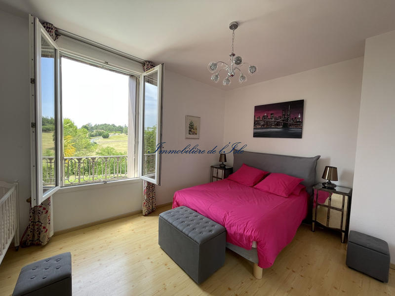 Maison - 285 m² - 8 pièces