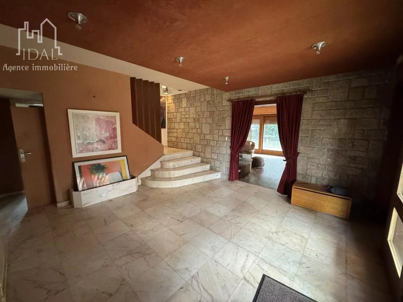 Maison - 272 m² - 11 pièces