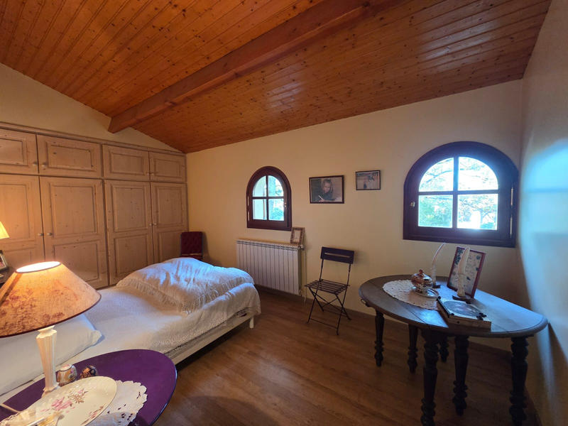 Maison - 221 m² - 8 pièces