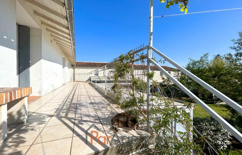 Maison - 247 m² - 9 pièces