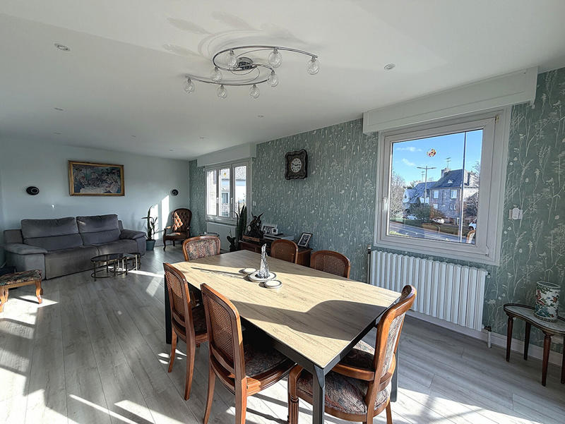 Maison - 201 m² - 8 pièces