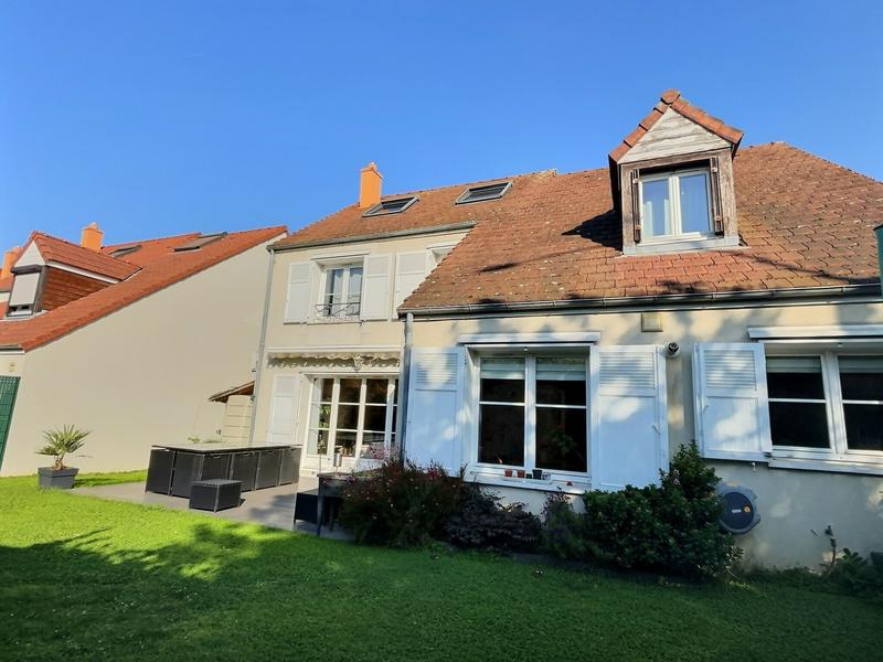 Maison - 165 m² - 8 pièces