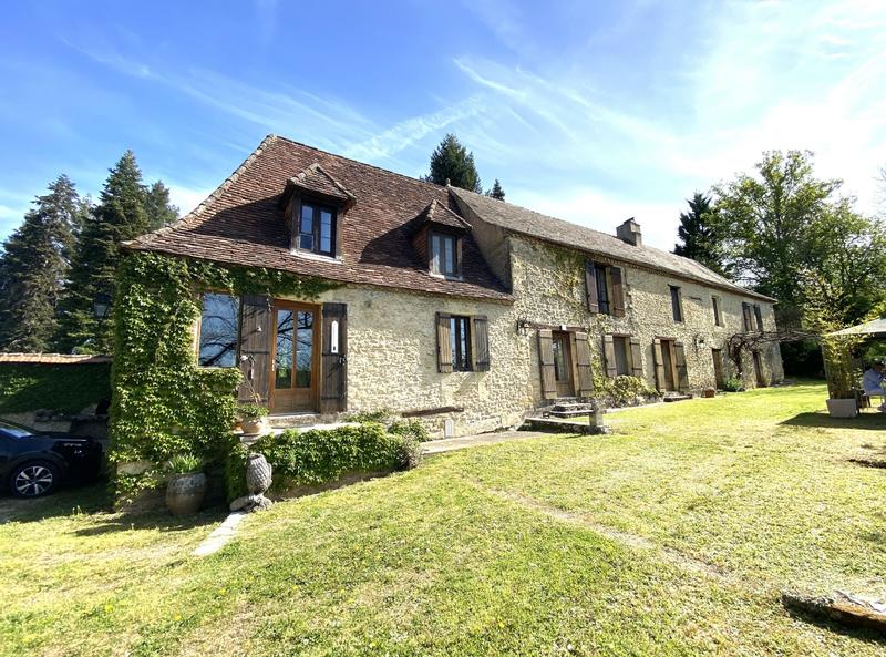 Maison traditionnelle - 211 m² - 7 pièces