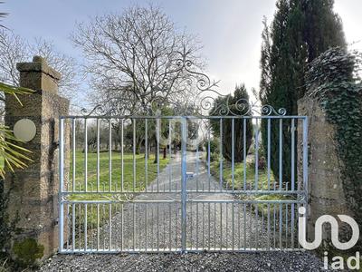 Maison - 220 m² - 5 pièces