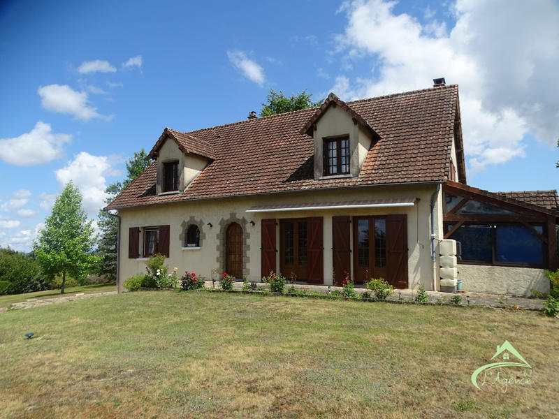 Maison traditionnelle - 181 m² - 7 pièces