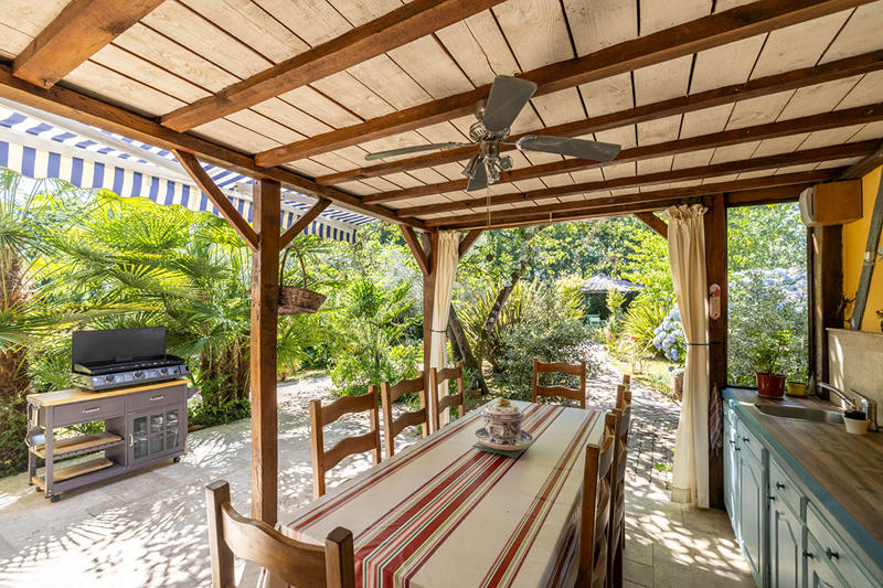 Maison - 270 m² - 8 pièces