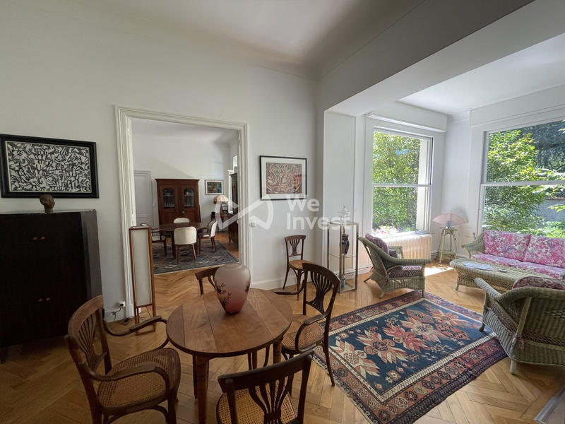 Maison - 331 m² - 9 pièces