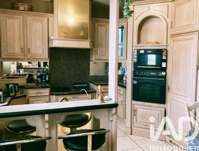 Maison - 470 m² - 8 pièces